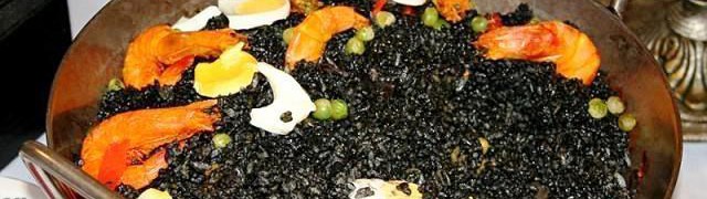 Черная паэлья с креветками