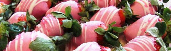 Клубника в розовом шоколаде