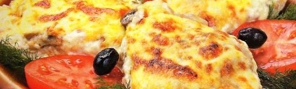 Куриное филе с черносливом и сыром