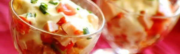 Салат с помидорами и ветчиной