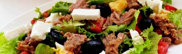 Салат с тунцом и помидорами